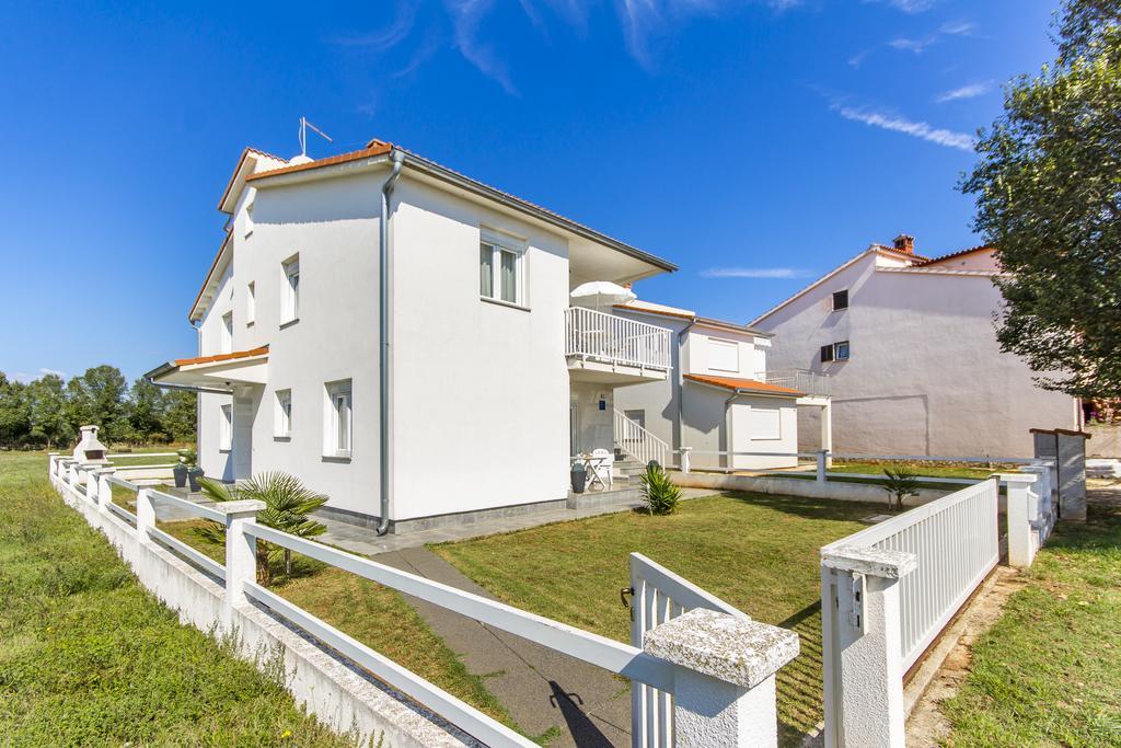 Apartments Alba Fažana Exteriör bild